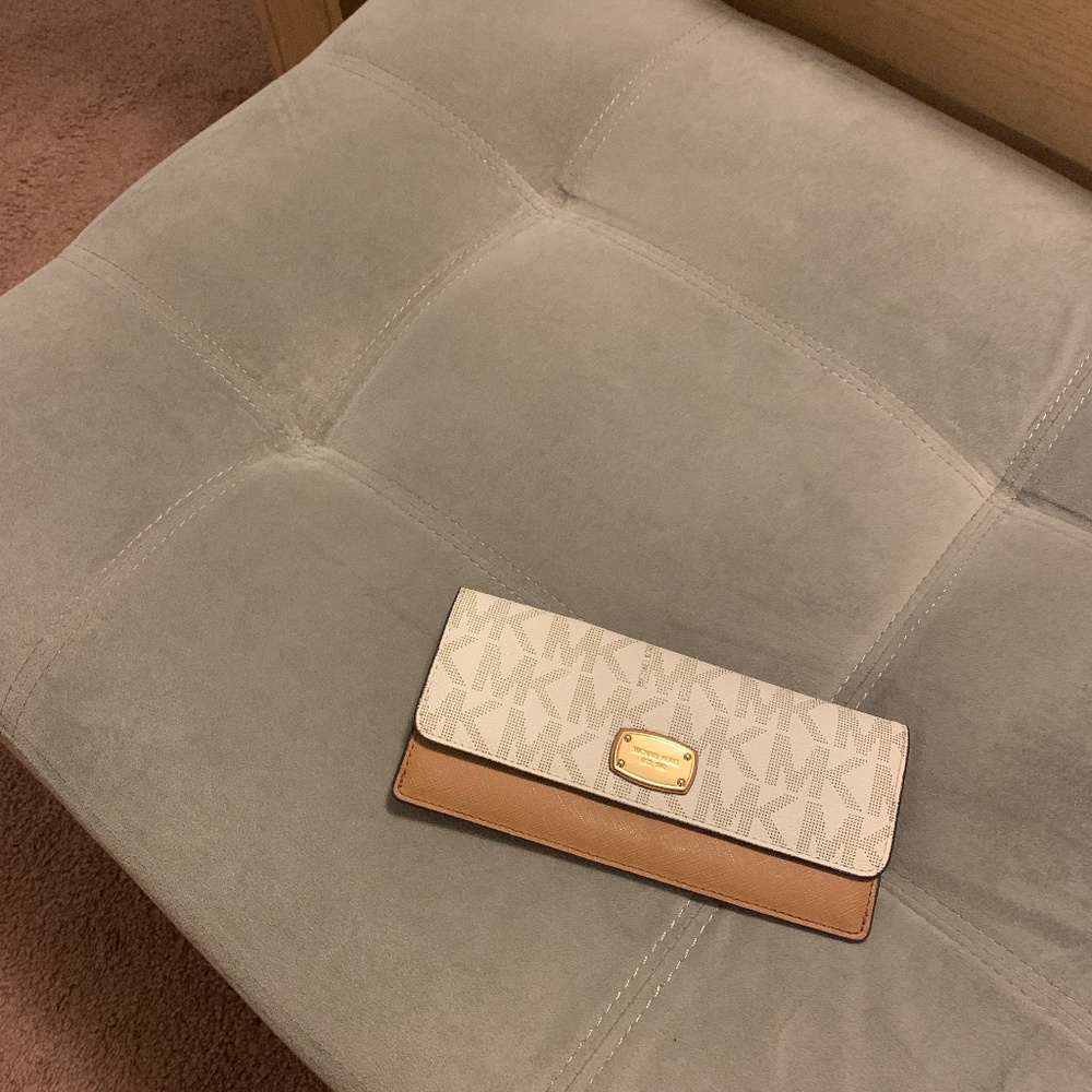 Michael kors wallet